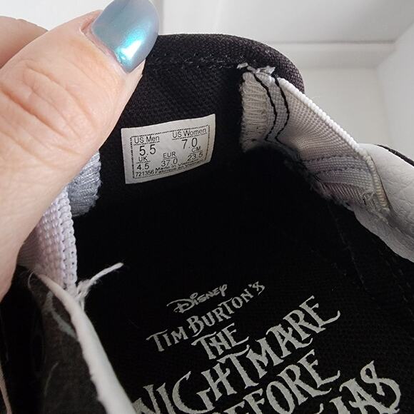 VANS x Disney Nightmare Before Christmas Jack & Sally Women 7/ Men 5.5 SlipOn - Picture 7 of 8